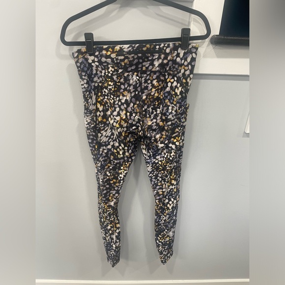 Lululemon invigorate tight size 10 - Picture 2 of 5